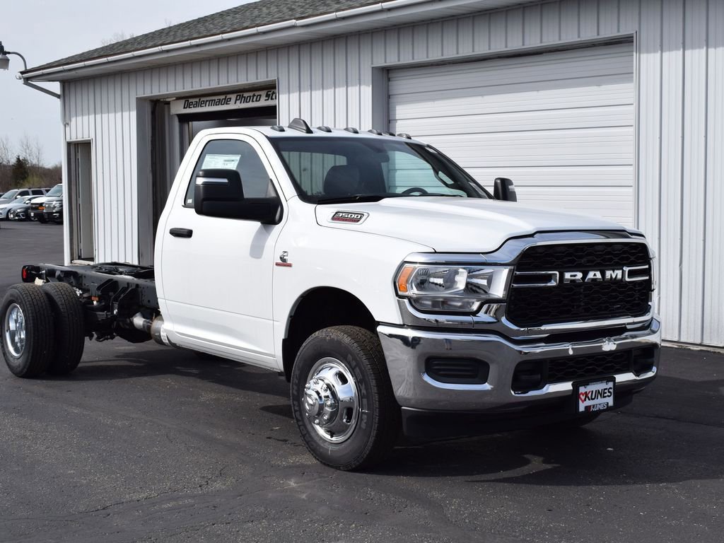 New 2024 RAM 3500 Tradesman image 3