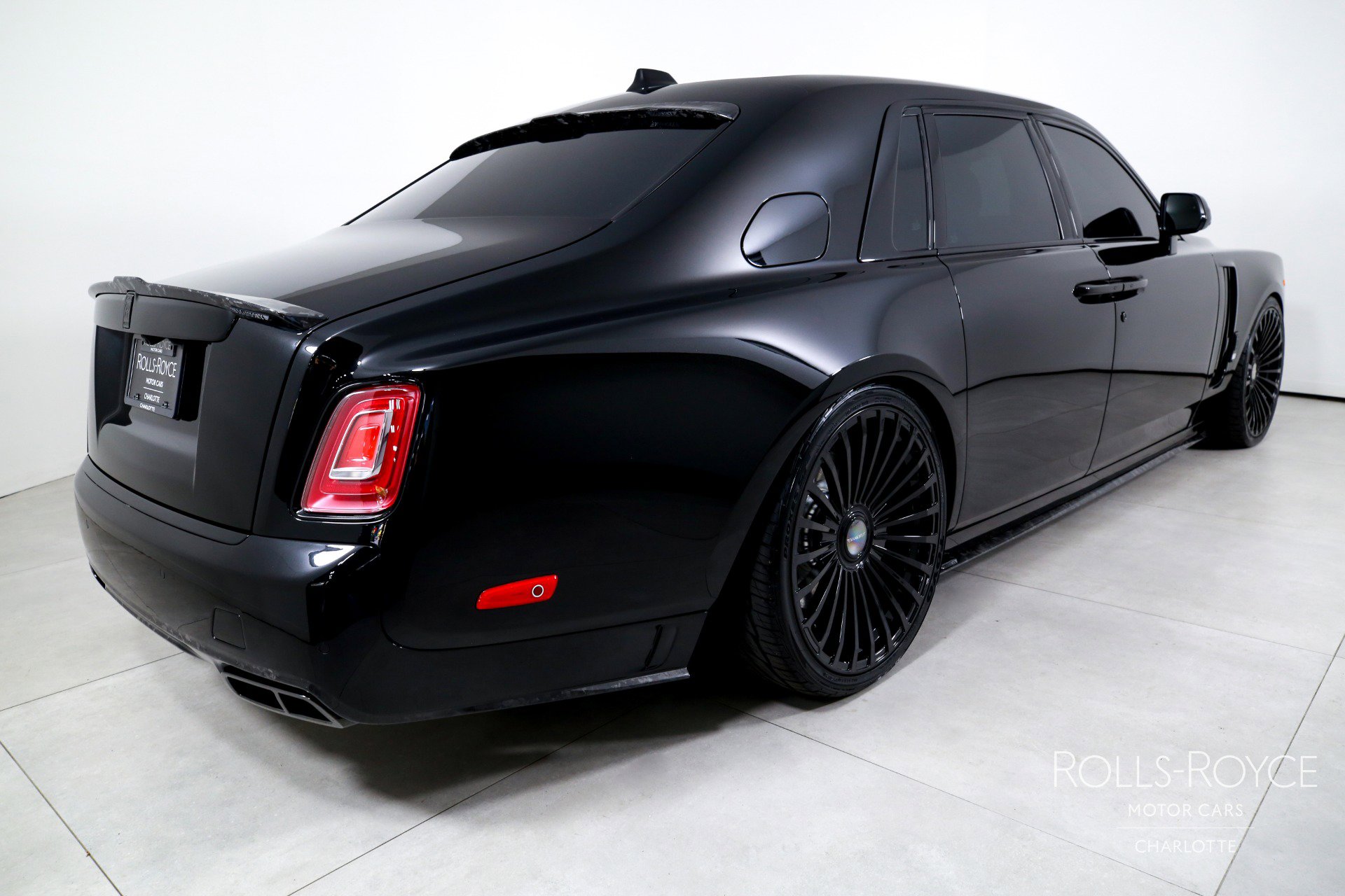 New 2026 Rolls-Royce Phantom Sedan image 2