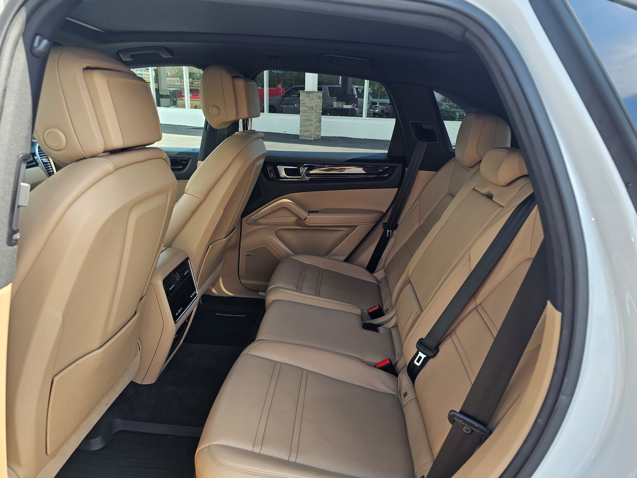 Used 2022 Porsche Cayenne AWD/4WD image 10