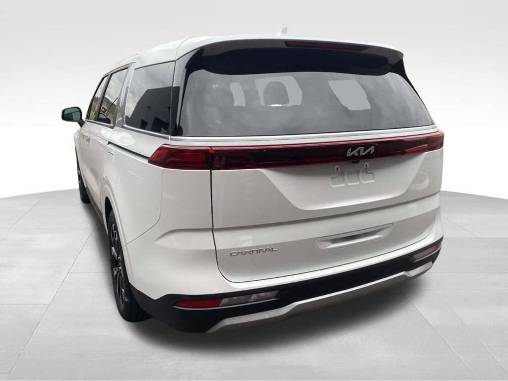 Certified 2023 Kia Carnival EX image 24