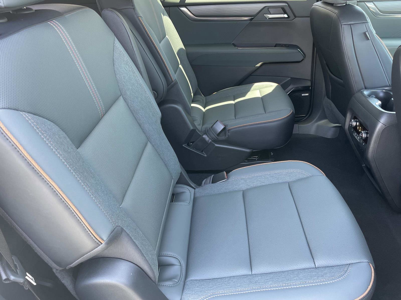 New 2026 GMC Acadia AT4 w/ Luxury Package AWD/4WD image 24