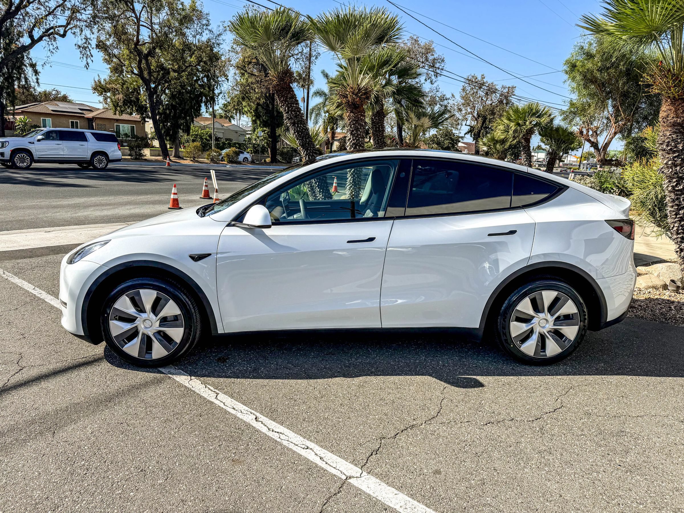 Used 2024 Tesla Model Y Long Range AWD/4WD image 14