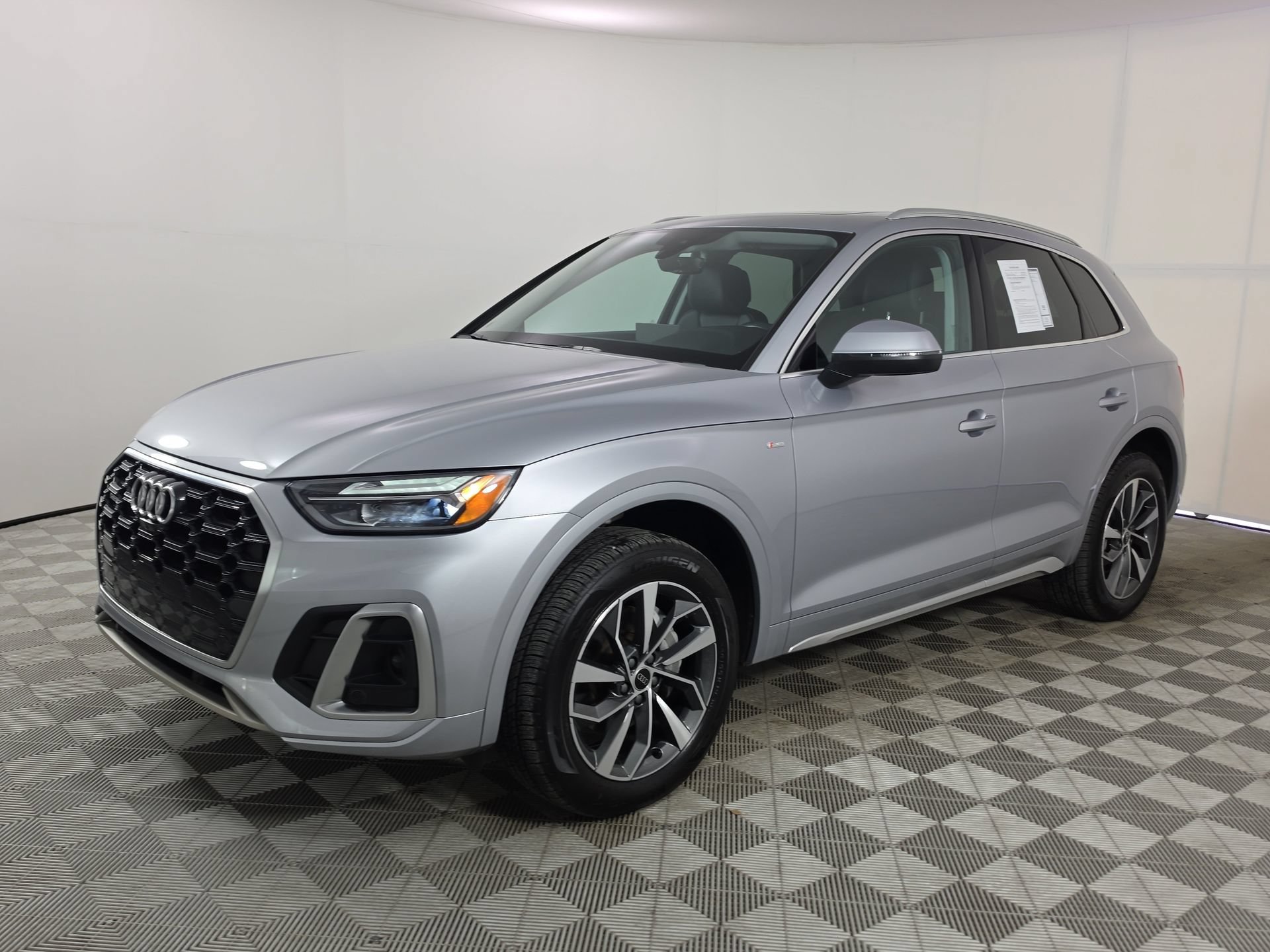 Used 2024 Audi Q5 2.0T Premium Plus w/ Premium Plus Package AWD/4WD image 3