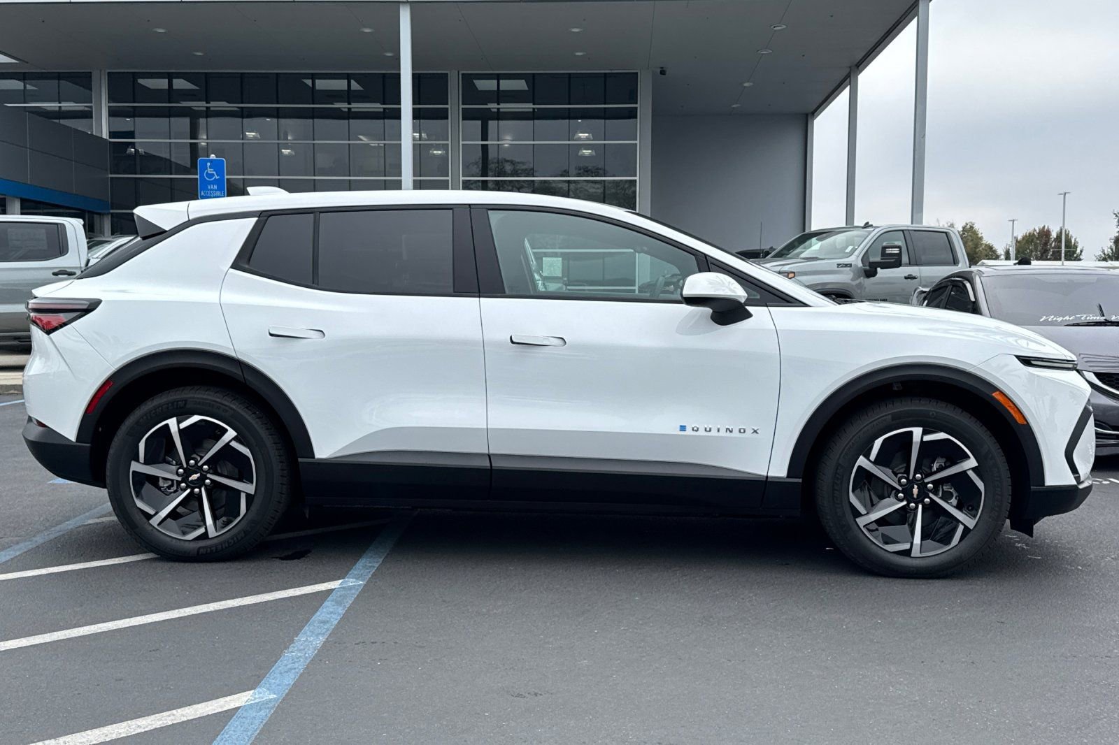 New 2026 Chevrolet Equinox EV LT image 2