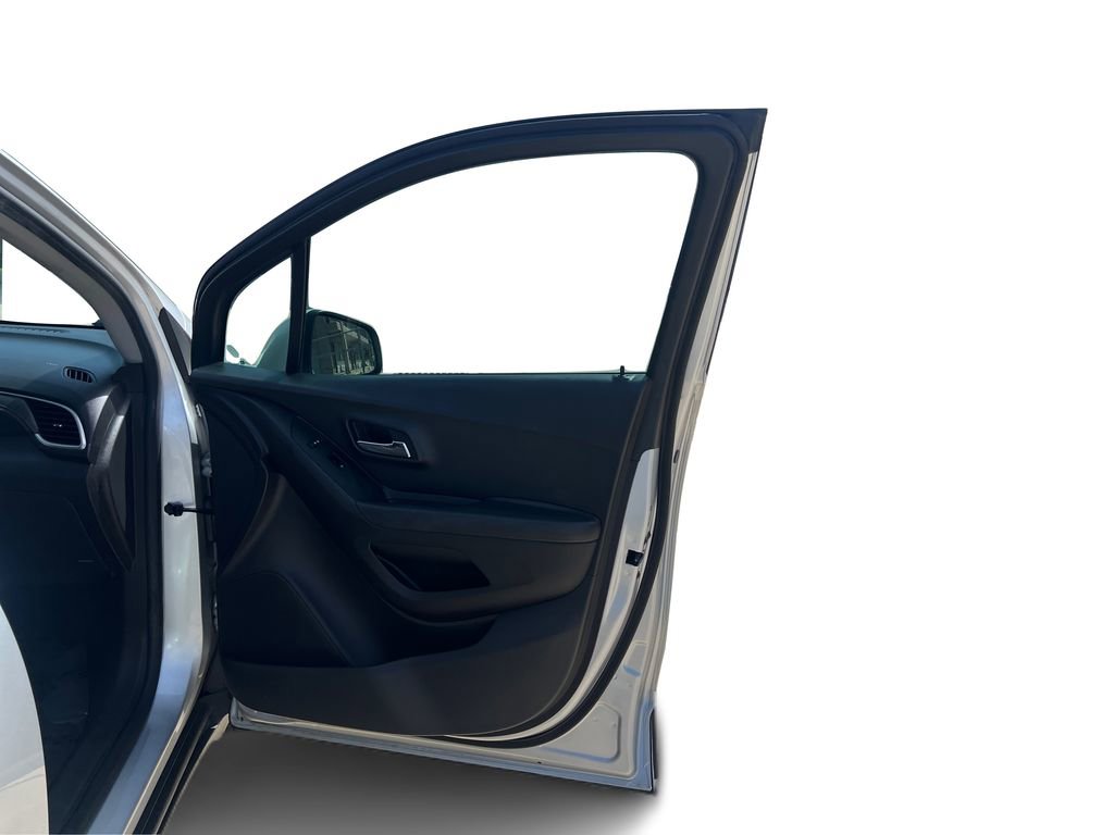 Used 2020 Chevrolet Trax LT w/ LT Convenience Package image 22