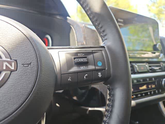 Used 2025 Nissan Pathfinder Platinum AWD/4WD image 42