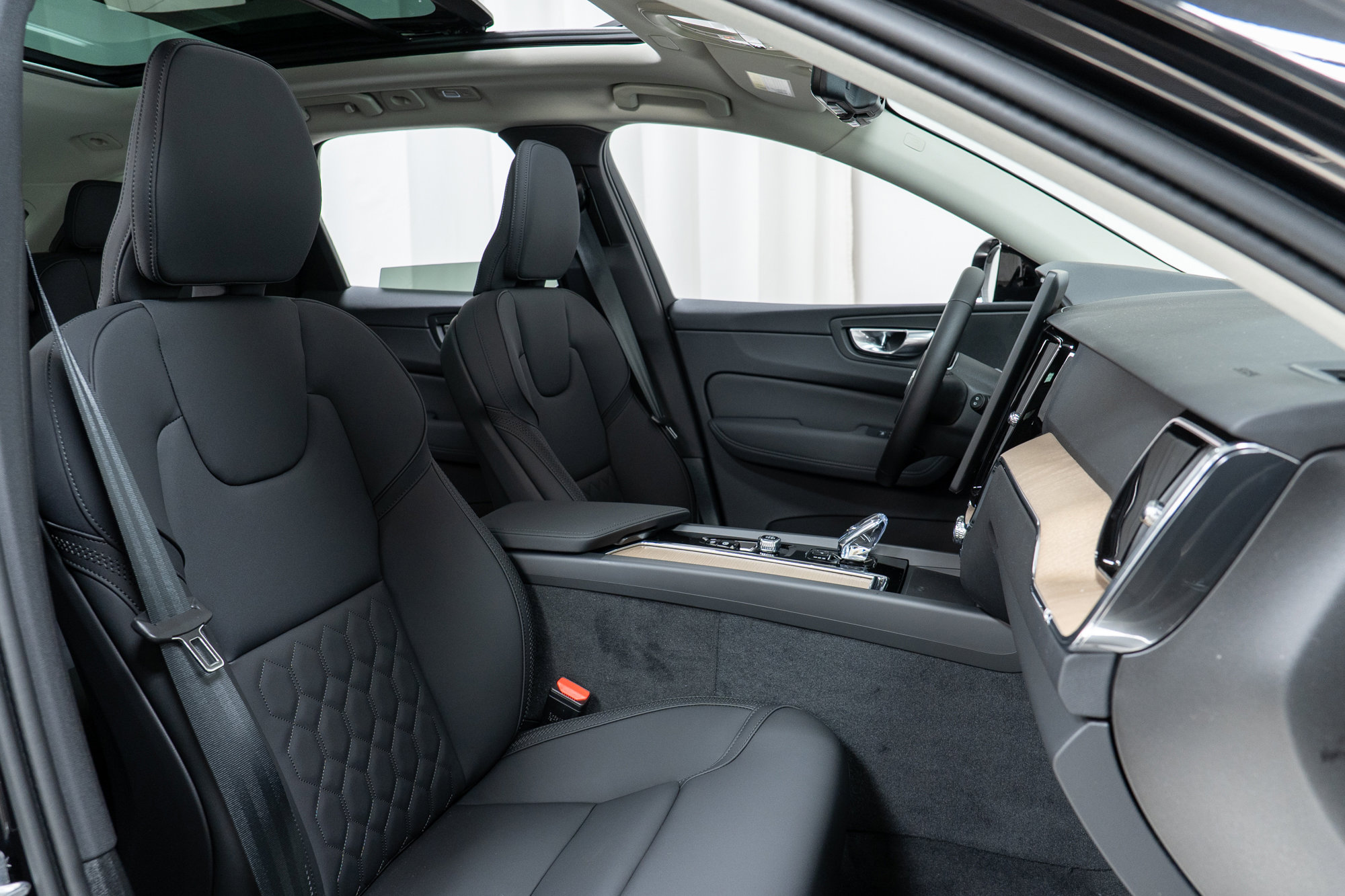 New 2026 Volvo XC60 B5 Core w/ Climate Package image 22