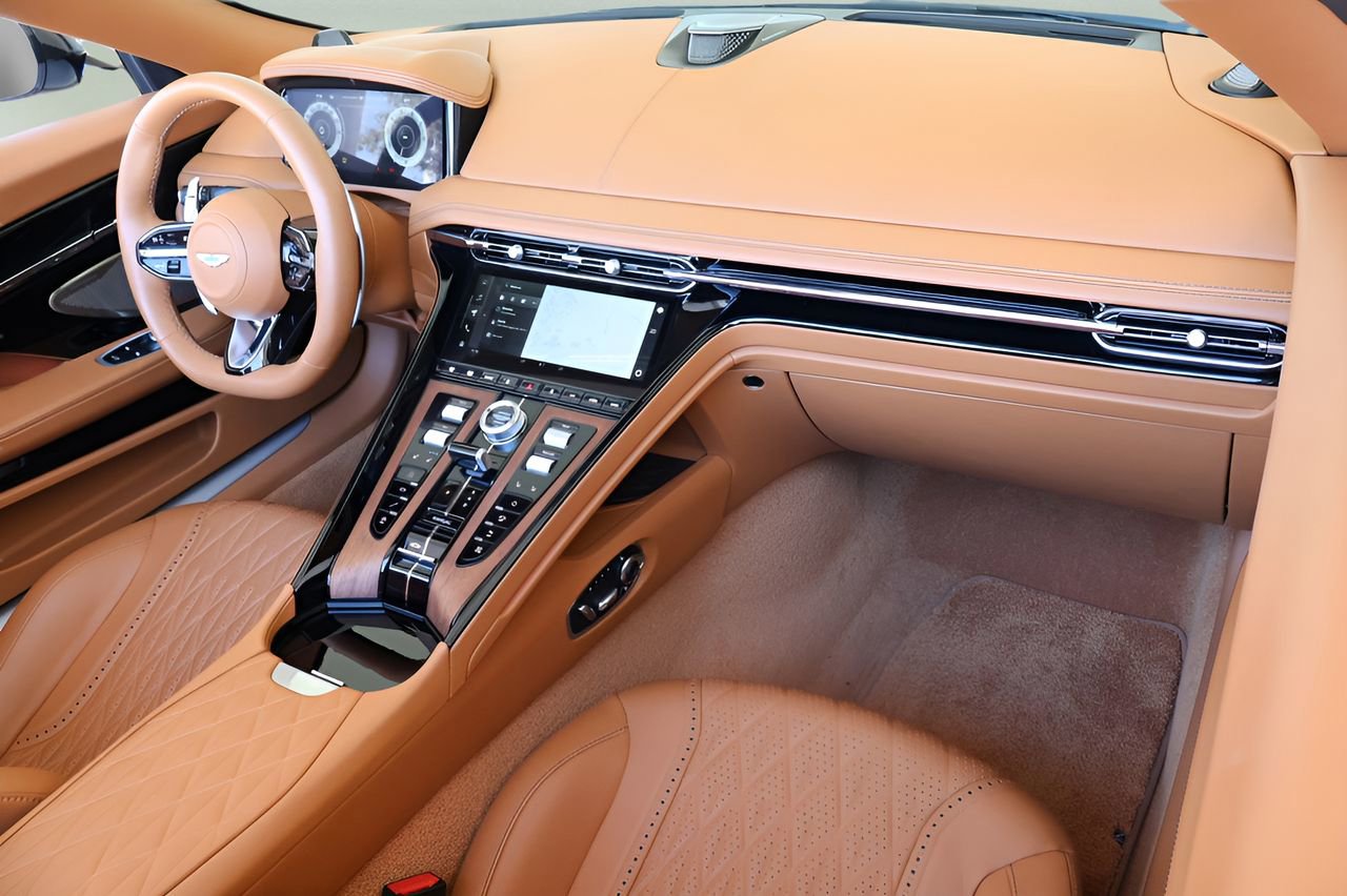 Used 2024 Aston Martin DB12 Convertible image 20