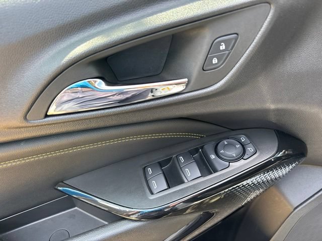 Used 2025 Chevrolet Trax LT FWD image 4
