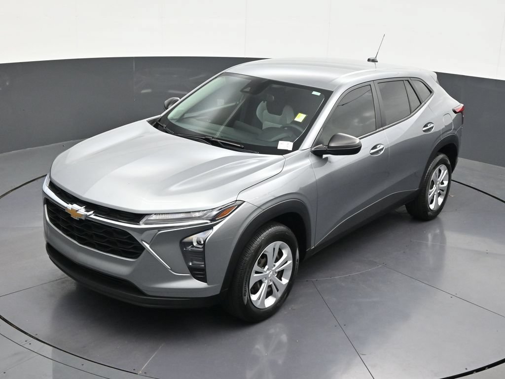 Used 2024 Chevrolet Trax LS FWD image 16