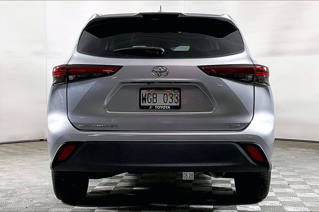Used 2021 Toyota Highlander XLE image 3