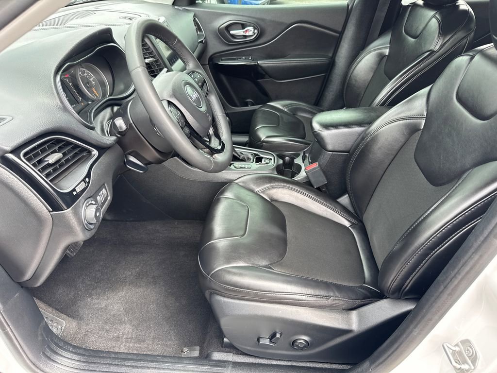 Used 2020 Jeep Cherokee Latitude Plus image 24