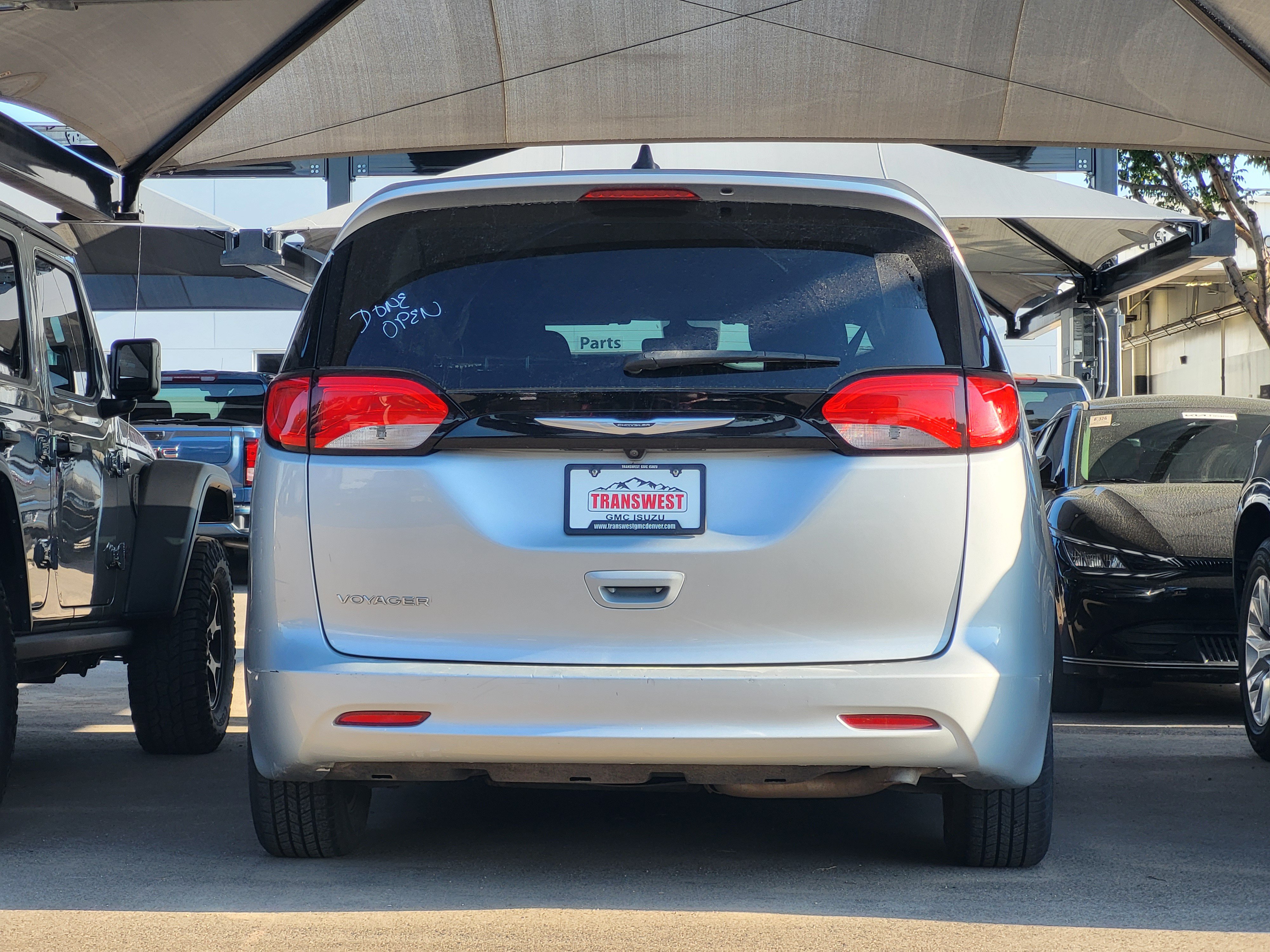 Used 2023 Chrysler Voyager LX FWD image 4
