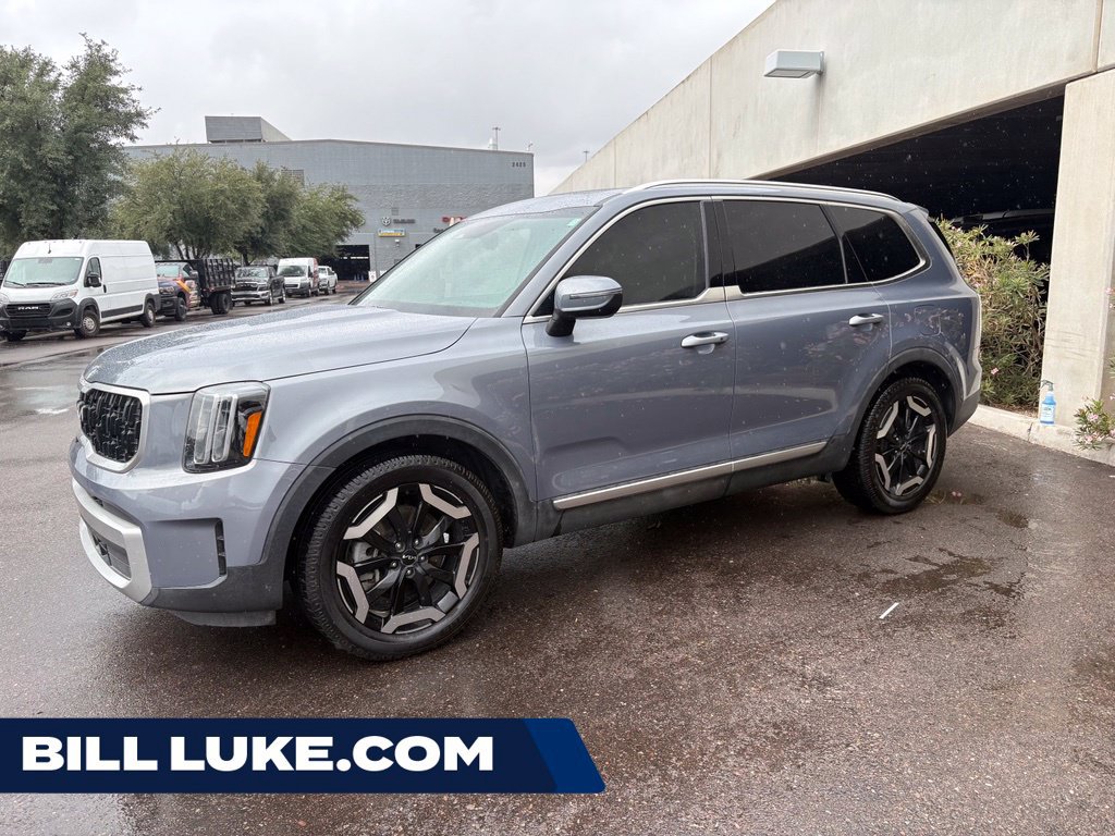 Used 2023 Kia Telluride EX w/ EX Captain's Chair Package FWD image 1
