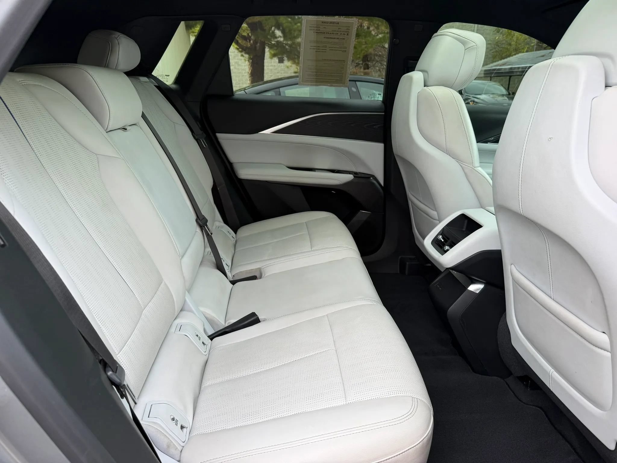 Used 2024 Cadillac Lyriq Luxury AWD/4WD image 17