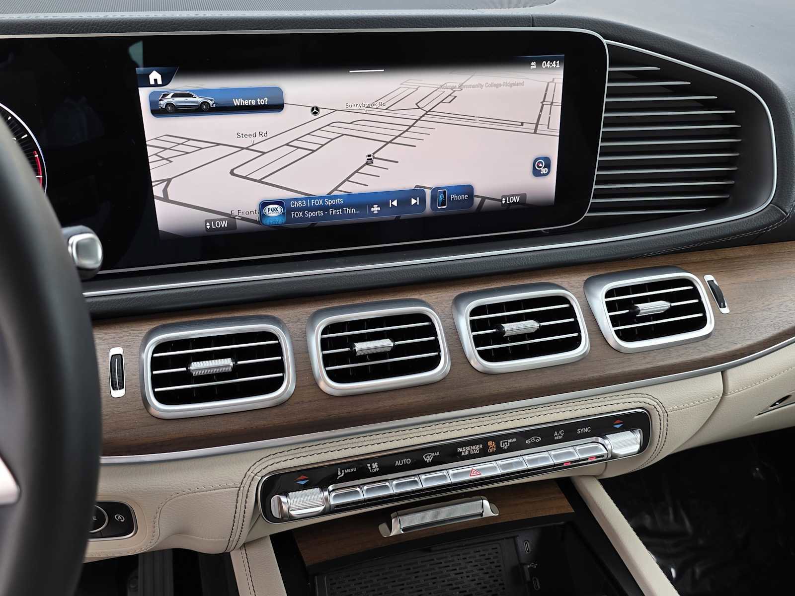 Used 2025 Mercedes-Benz GLE 350 4MATIC image 9