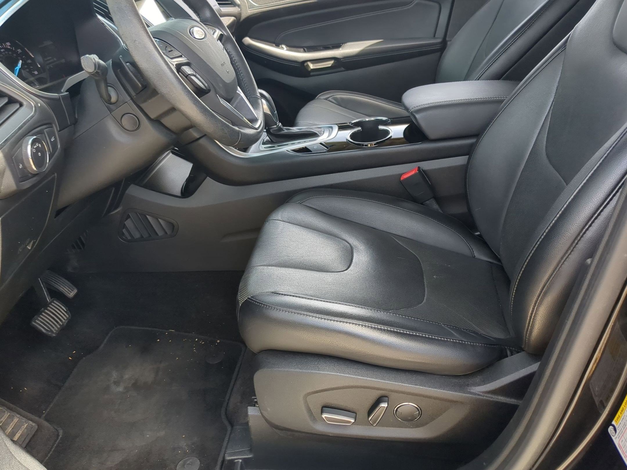 Used 2018 Ford Edge Titanium w/ Equipment Group 301A image 11