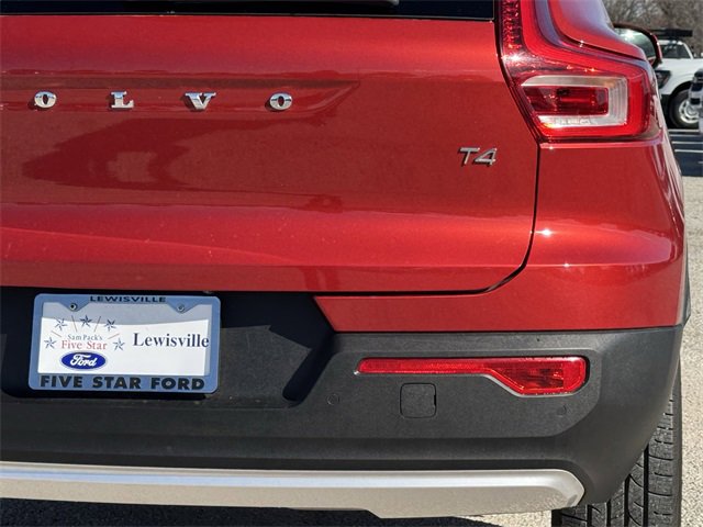 Used 2021 Volvo XC40 T4 Momentum image 7