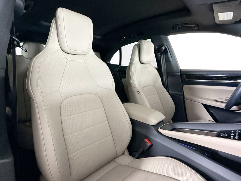 Certified 2025 Porsche Macan Electric RWD image 14