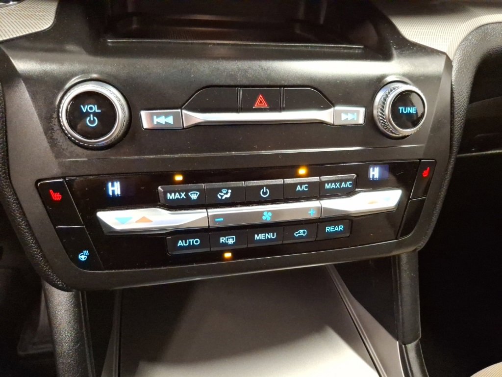 Used 2020 Ford Explorer XLT w/ Comfort Package image 24