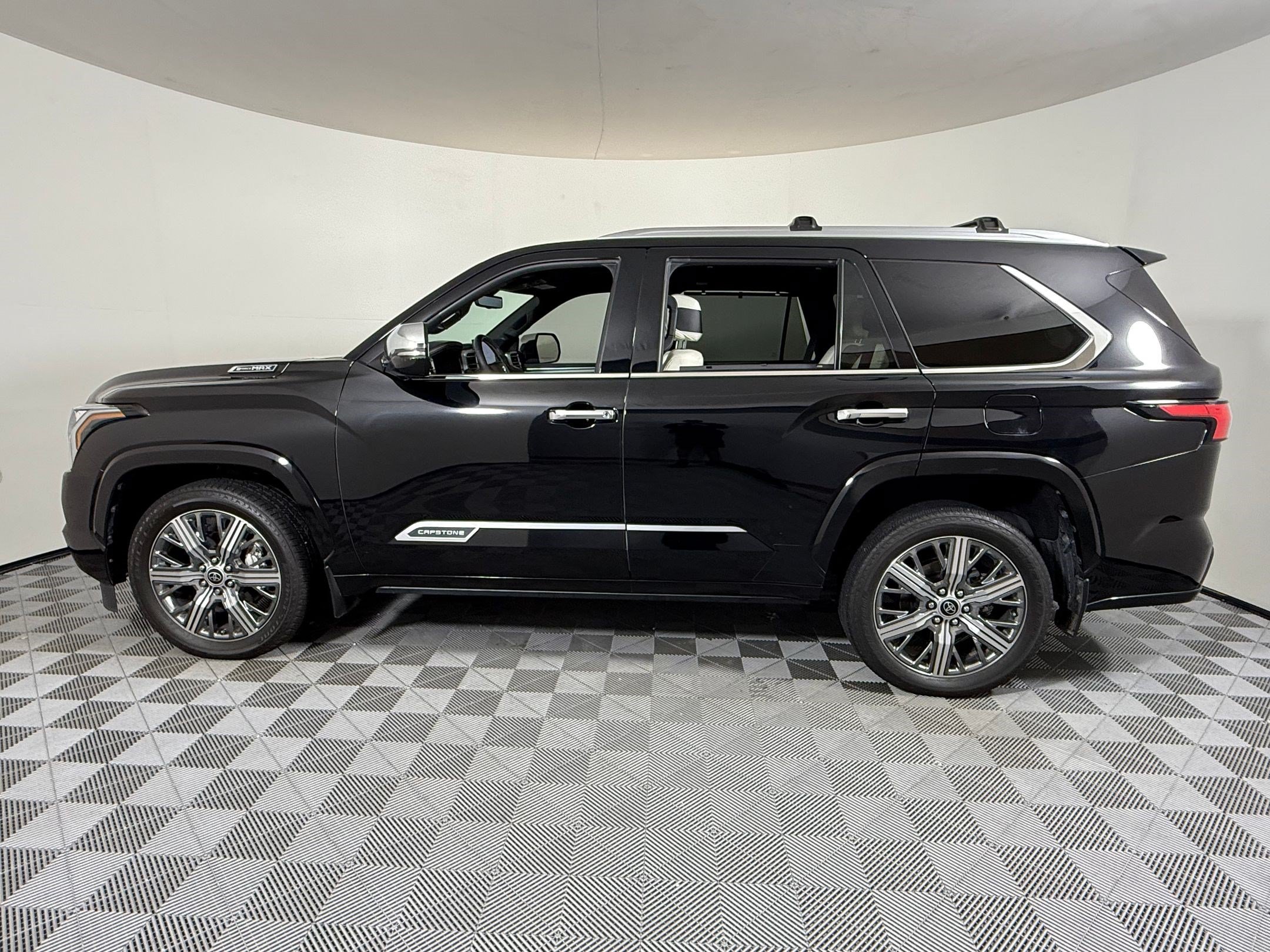 Used 2024 Toyota Sequoia Capstone AWD/4WD image 2