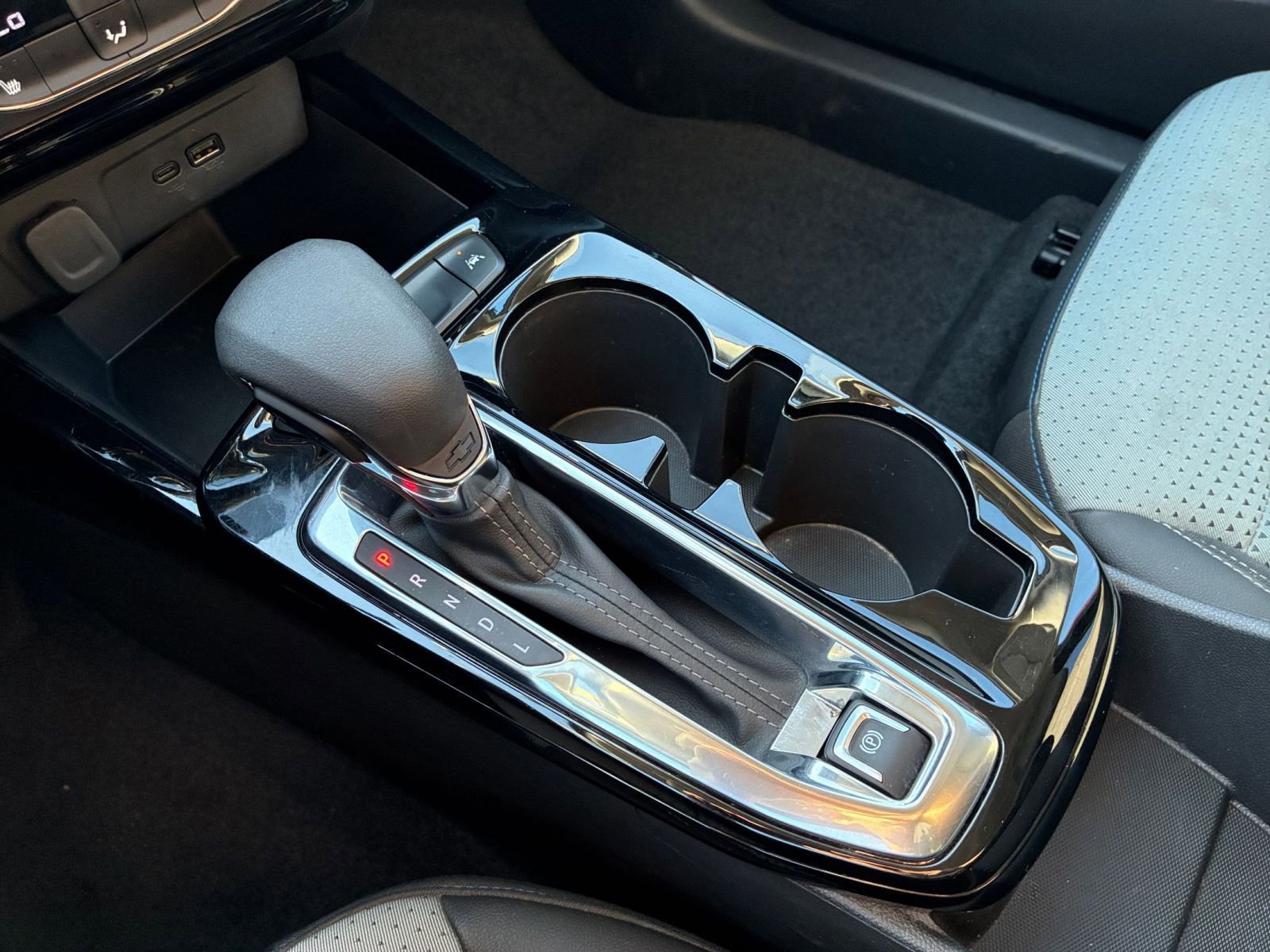 Used 2025 Chevrolet Trax LT w/ LT Convenience Package image 39