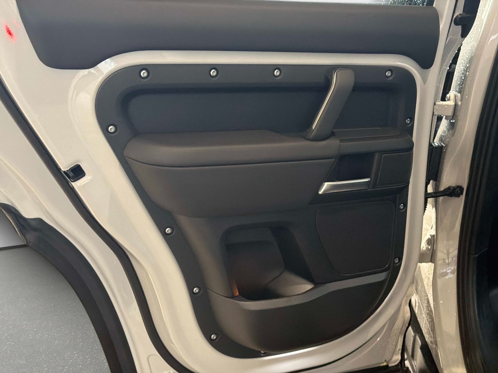 New 2026 Land Rover Defender 110 X-Dynamic SE AWD/4WD image 12