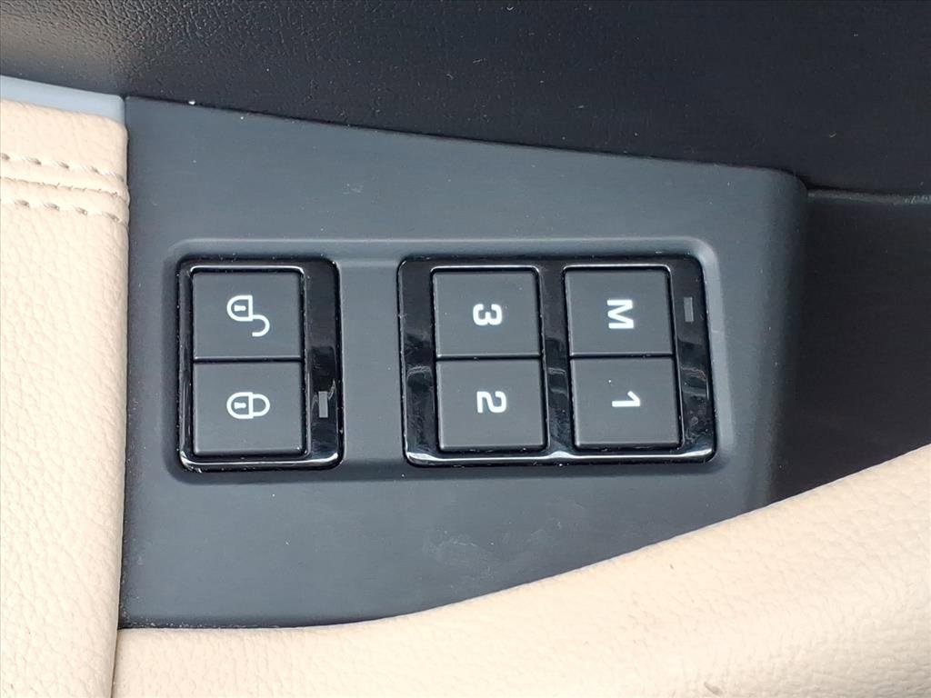 Used 2020 Jaguar F-PACE Premium image 15