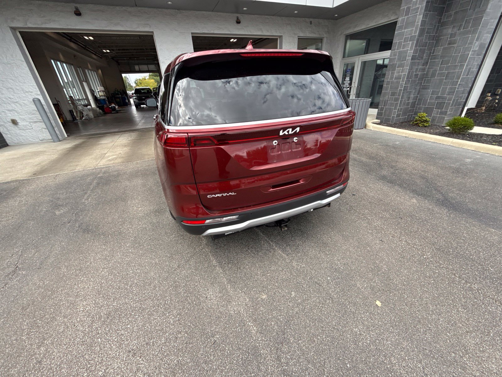 Used 2024 Kia Carnival LX FWD image 16