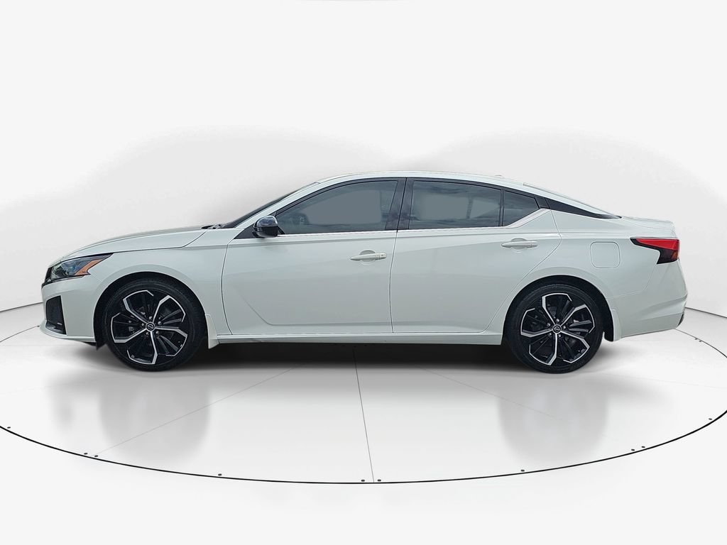 Used 2023 Nissan Altima 2.5 SR w/ SR Premium Package FWD image 10