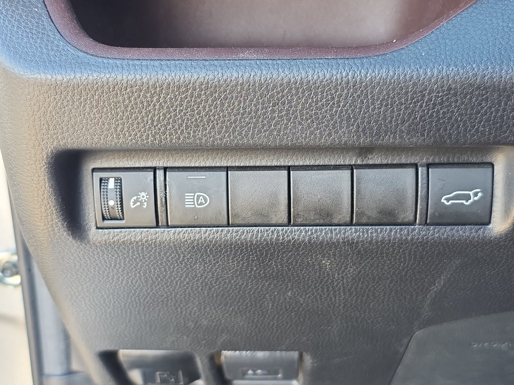 Used 2021 Toyota RAV4 Limited FWD image 33