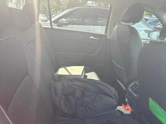 Certified 2023 Volkswagen Tiguan SE w/ Panoramic Sunroof Package FWD image 11