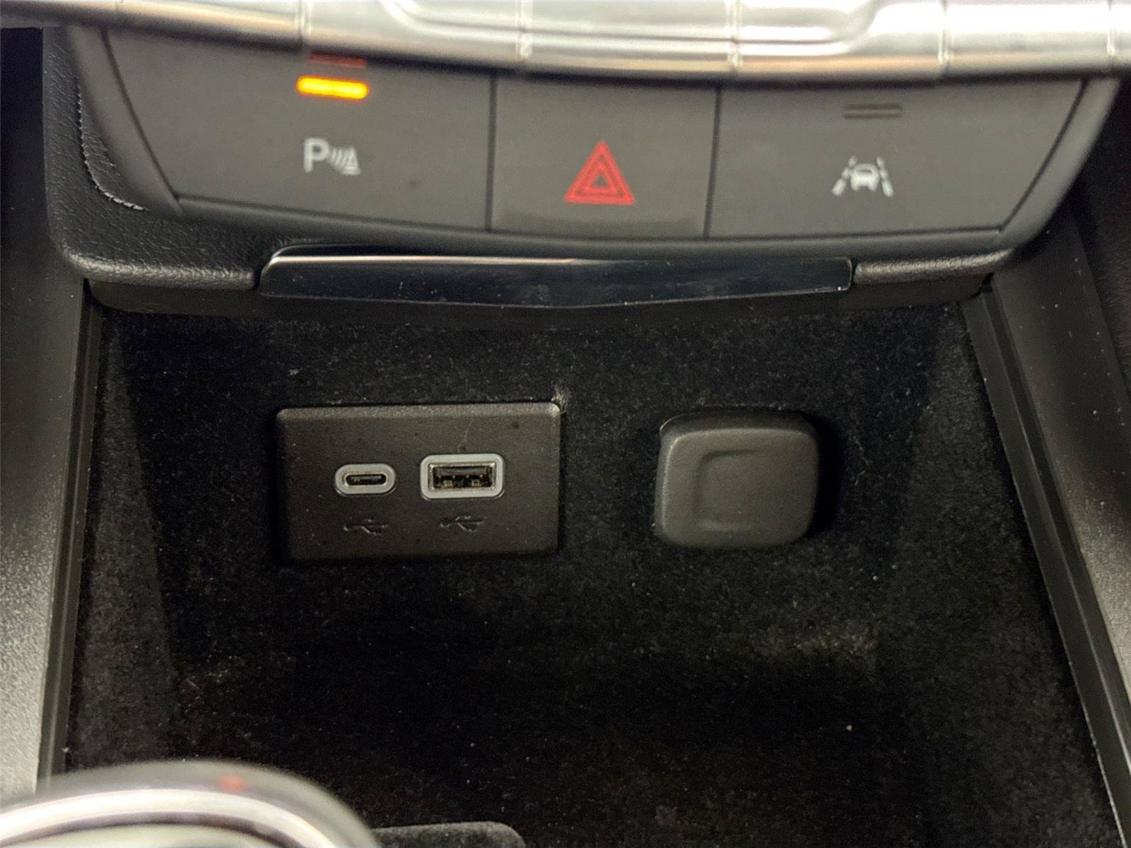 Used 2025 Cadillac XT4 Premium Luxury FWD image 25