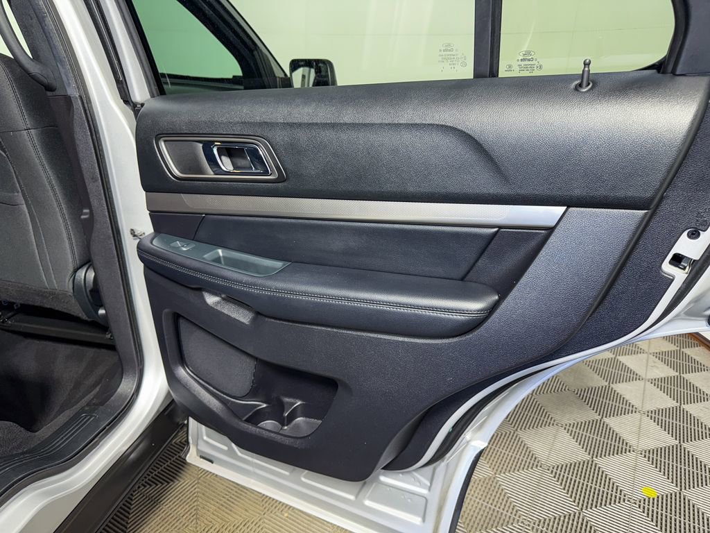Used 2019 Ford Explorer XLT image 41