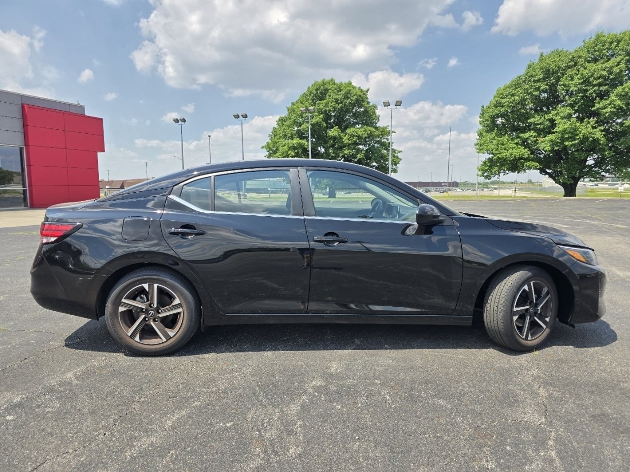 Used 2025 Nissan Sentra SV FWD image 14
