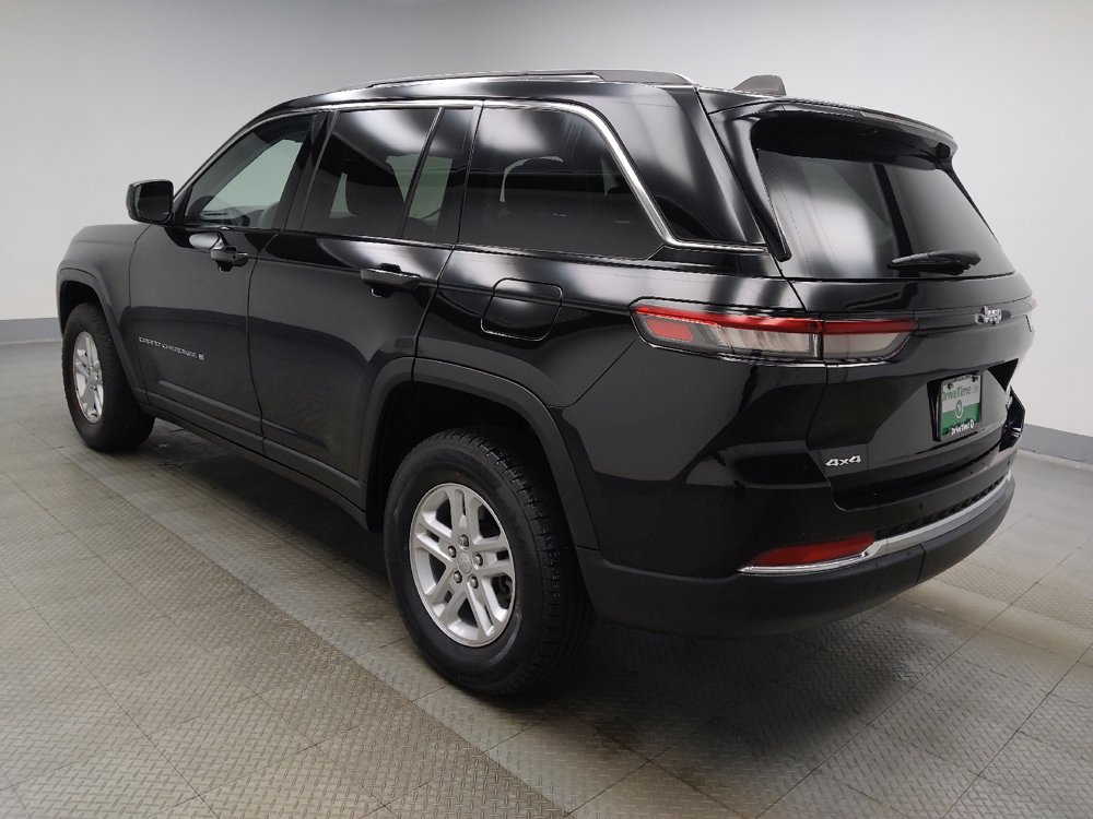 Used 2023 Jeep Grand Cherokee Laredo w/ Luxury Tech Group I AWD/4WD image 3