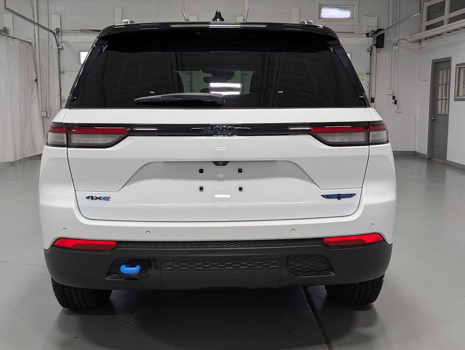 Used 2024 Jeep Grand Cherokee Trailhawk image 8