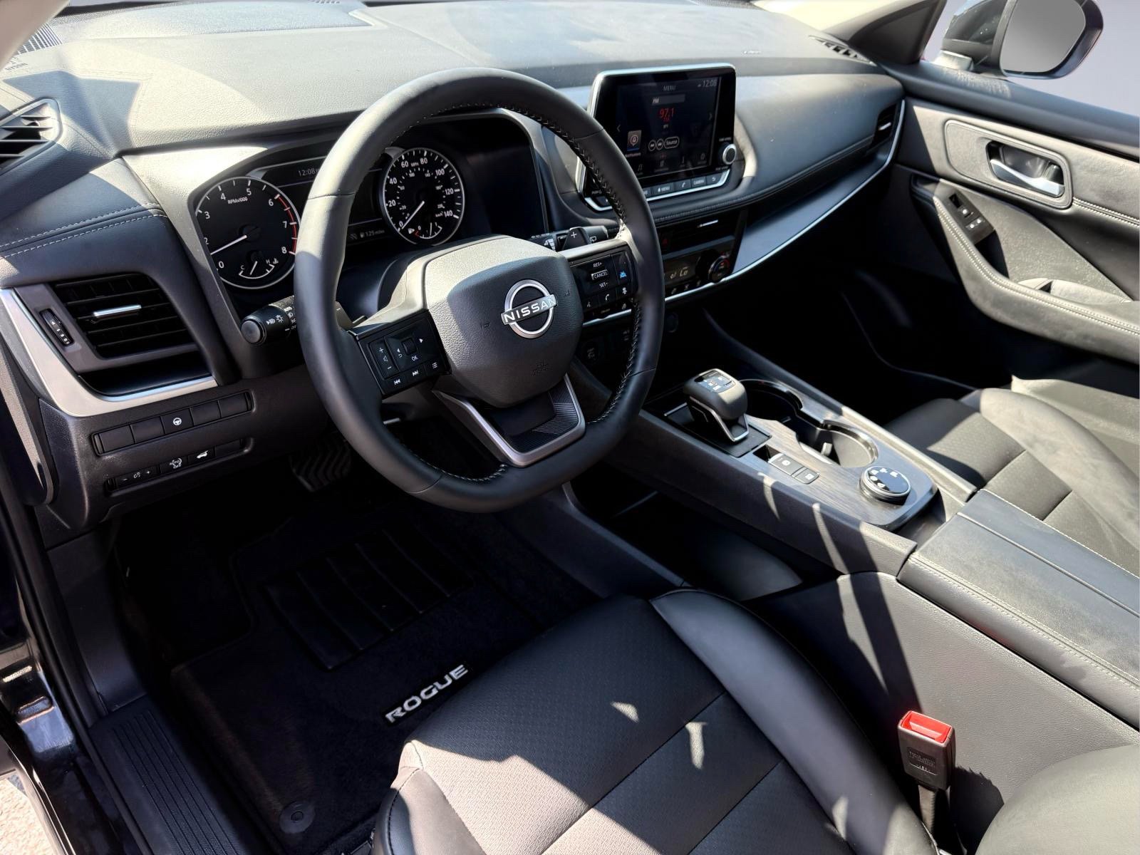 Used 2026 Nissan Rogue SV w/ SV Premium Package AWD/4WD image 13