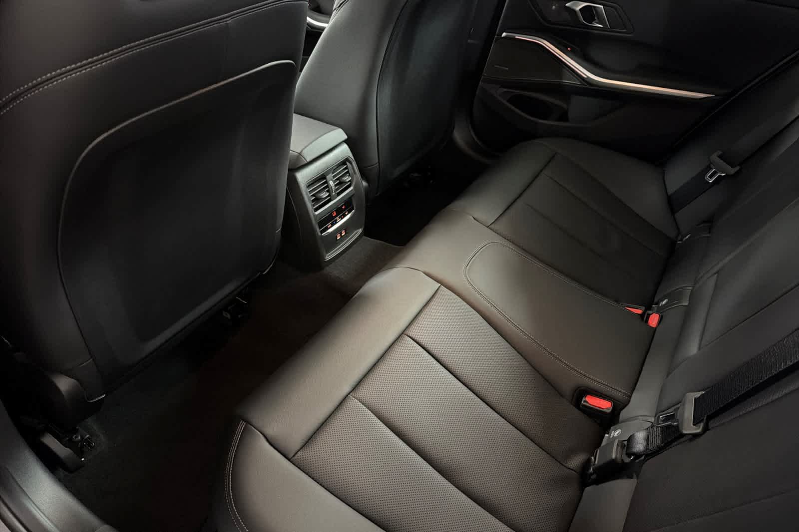 New 2026 BMW 330i xDrive Sedan w/ M Sport Package AWD/4WD image 4
