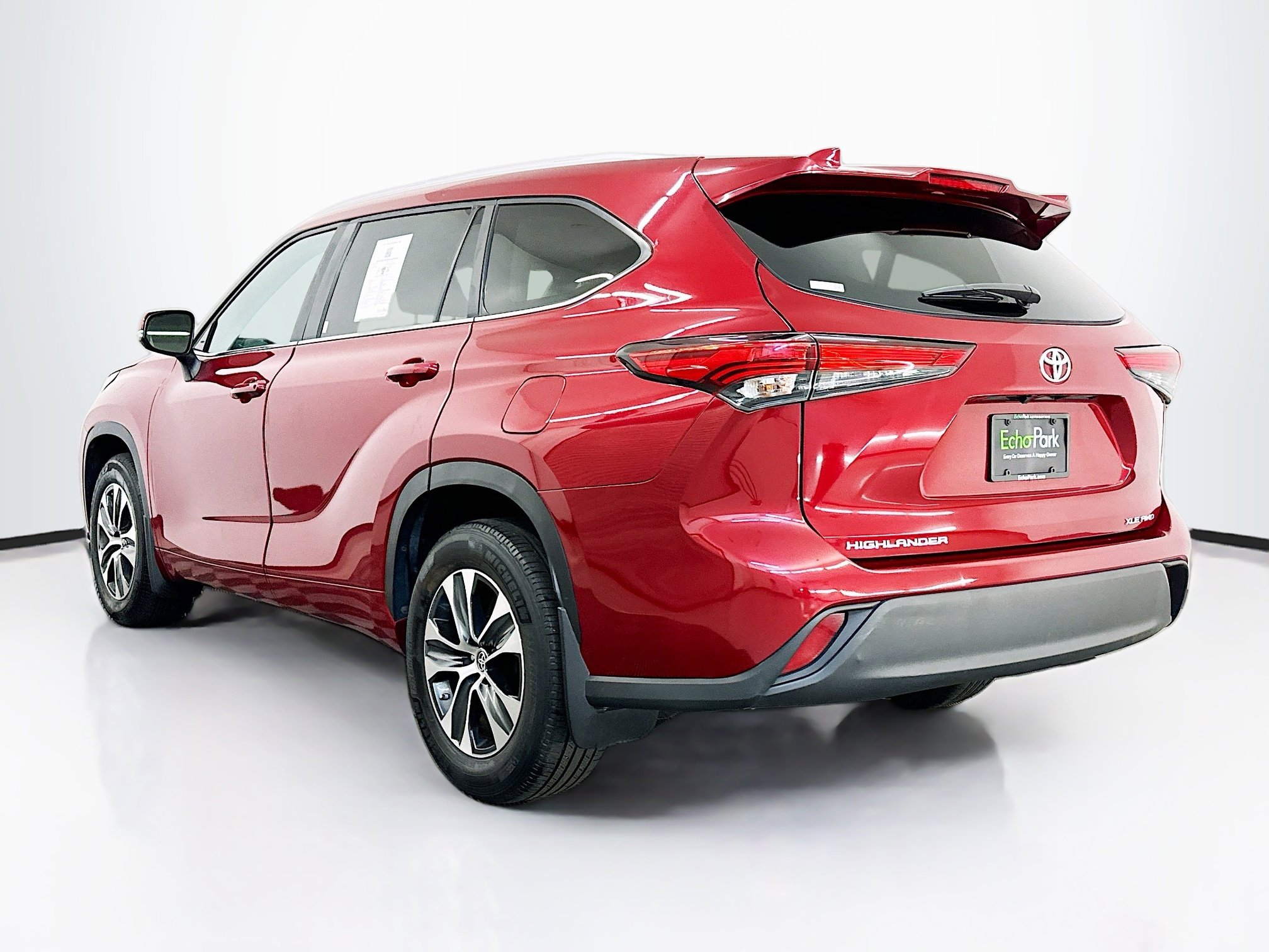 Used 2023 Toyota Highlander XLE image 5