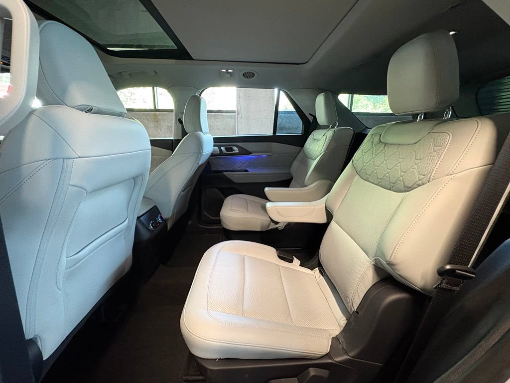 Used 2025 Ford Explorer Platinum w/ Ultimate Package AWD/4WD image 13