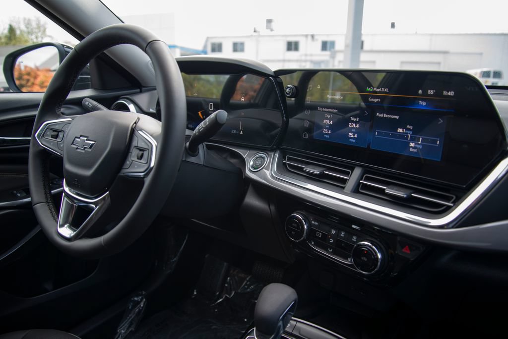 New 2026 Chevrolet Trax ACTIV w/ Sunroof Package FWD image 17