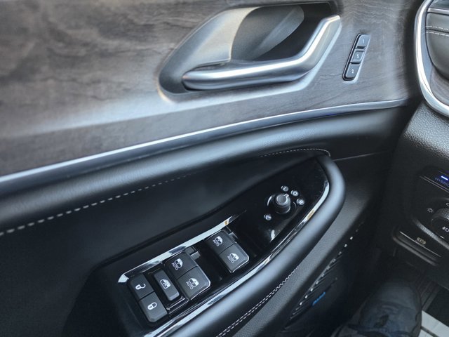 Used 2022 Jeep Grand Cherokee Overland image 10