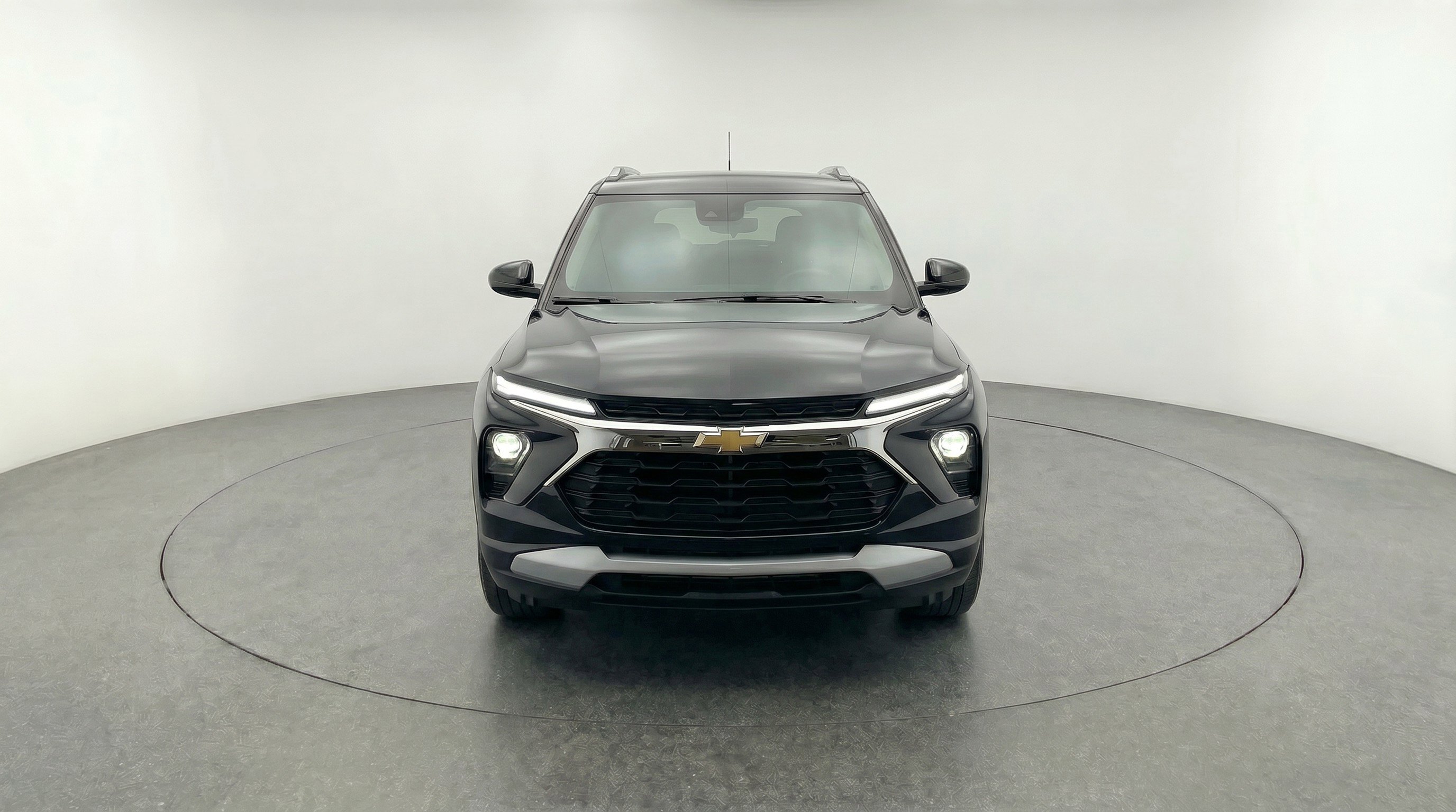 Used 2025 Chevrolet TrailBlazer LT w/ Driver Confidence Package AWD/4WD image 2