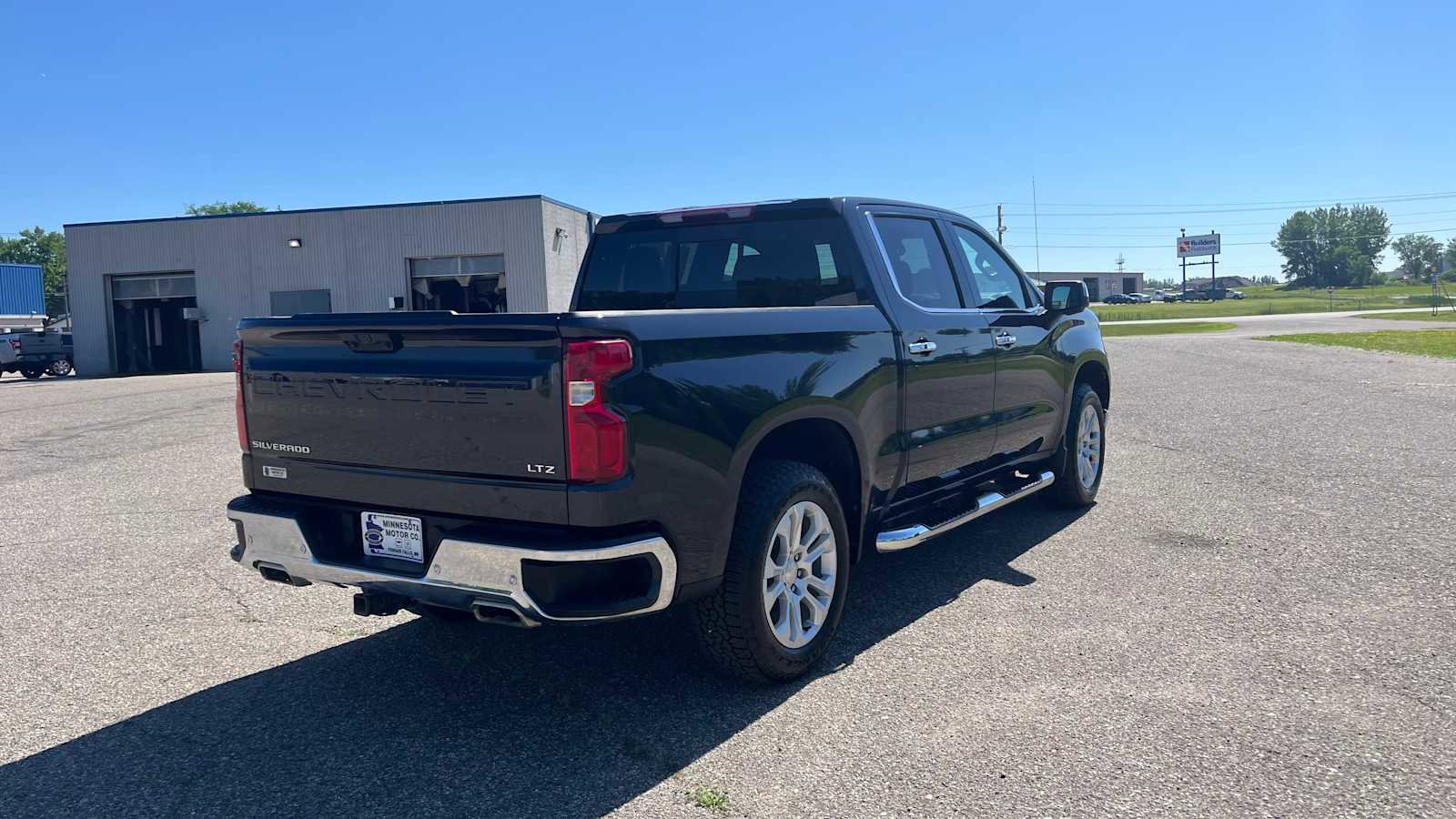 Used 2022 Chevrolet Silverado 1500 LTZ w/ LTZ Premium Package AWD/4WD image 4
