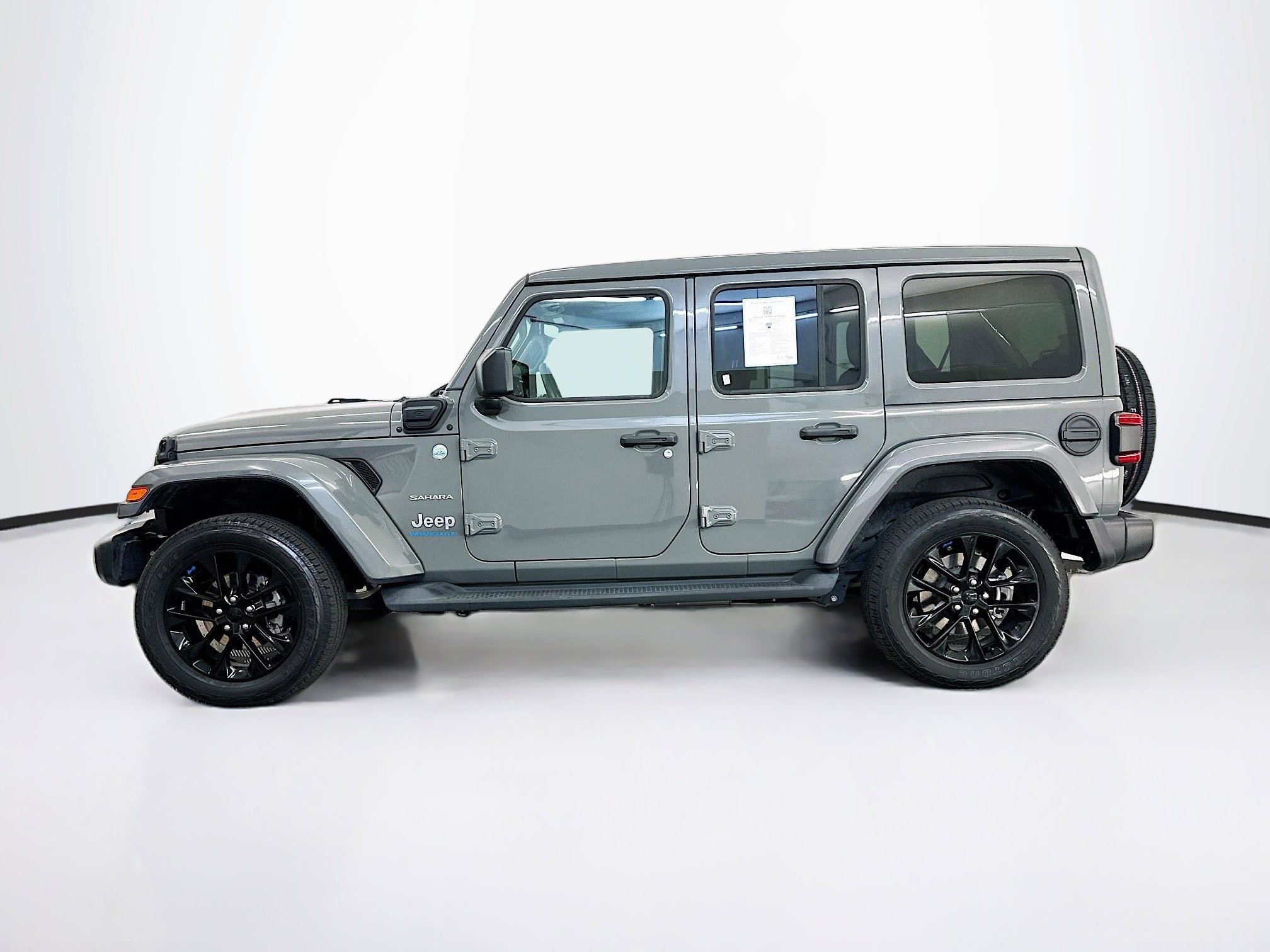 Used 2023 Jeep Wrangler Unlimited Sahara AWD/4WD image 4