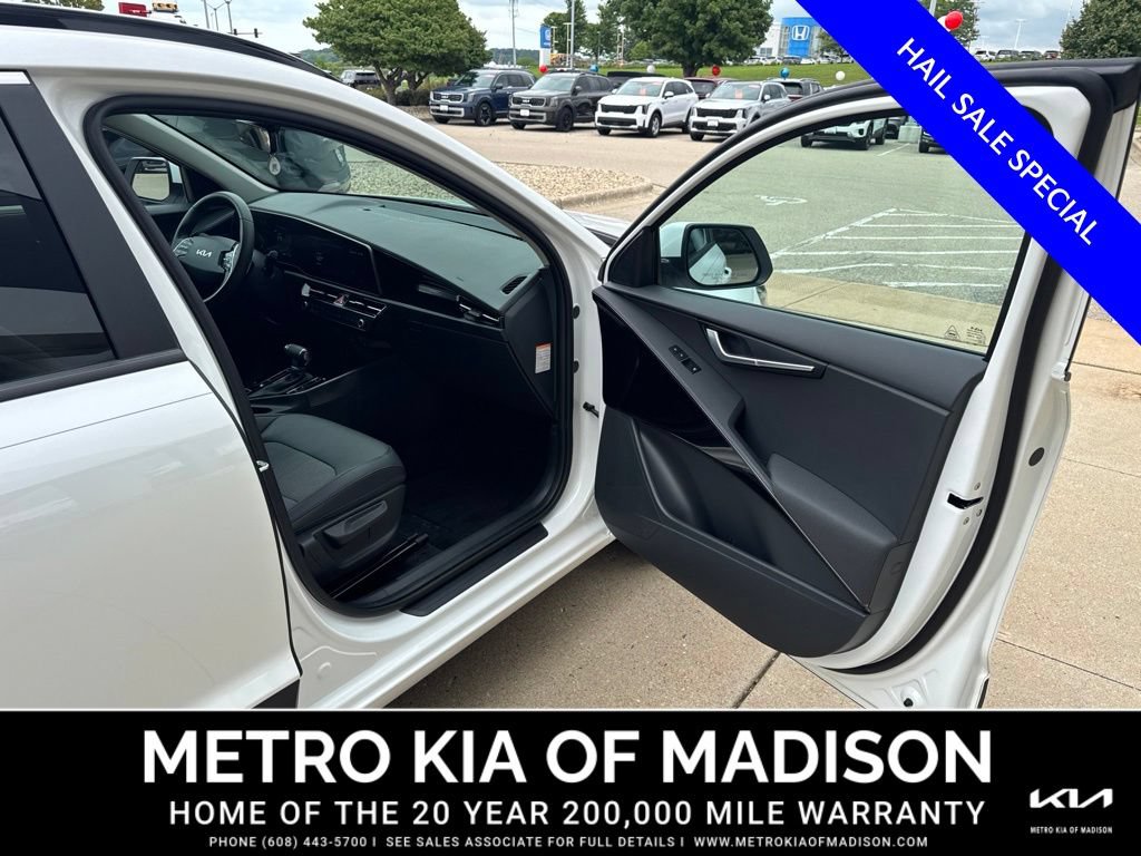 Used 2025 Kia Niro EX FWD image 41