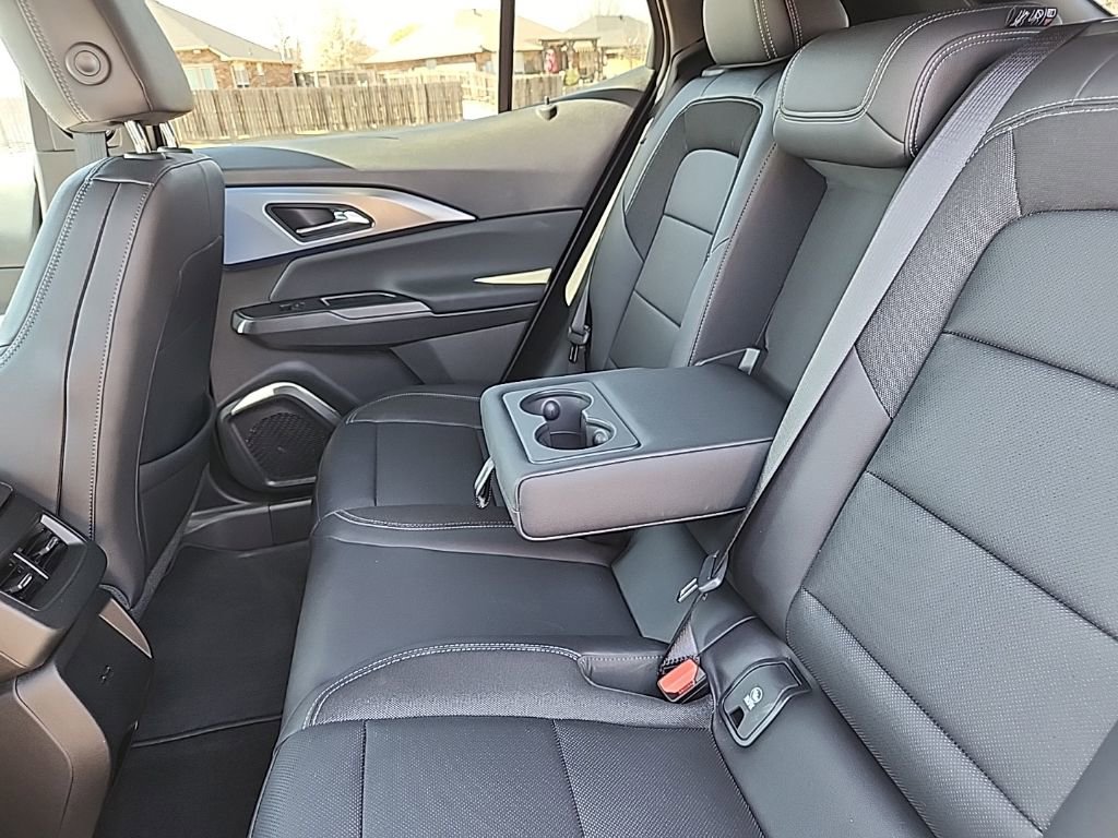 Certified 2025 Chevrolet Equinox EV LT w/ Convenience Package image 18