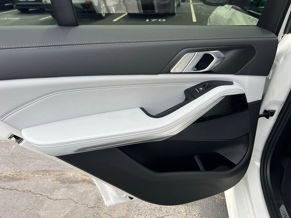 Certified 2025 BMW X5 xDrive50e w/ M Sport Package image 17