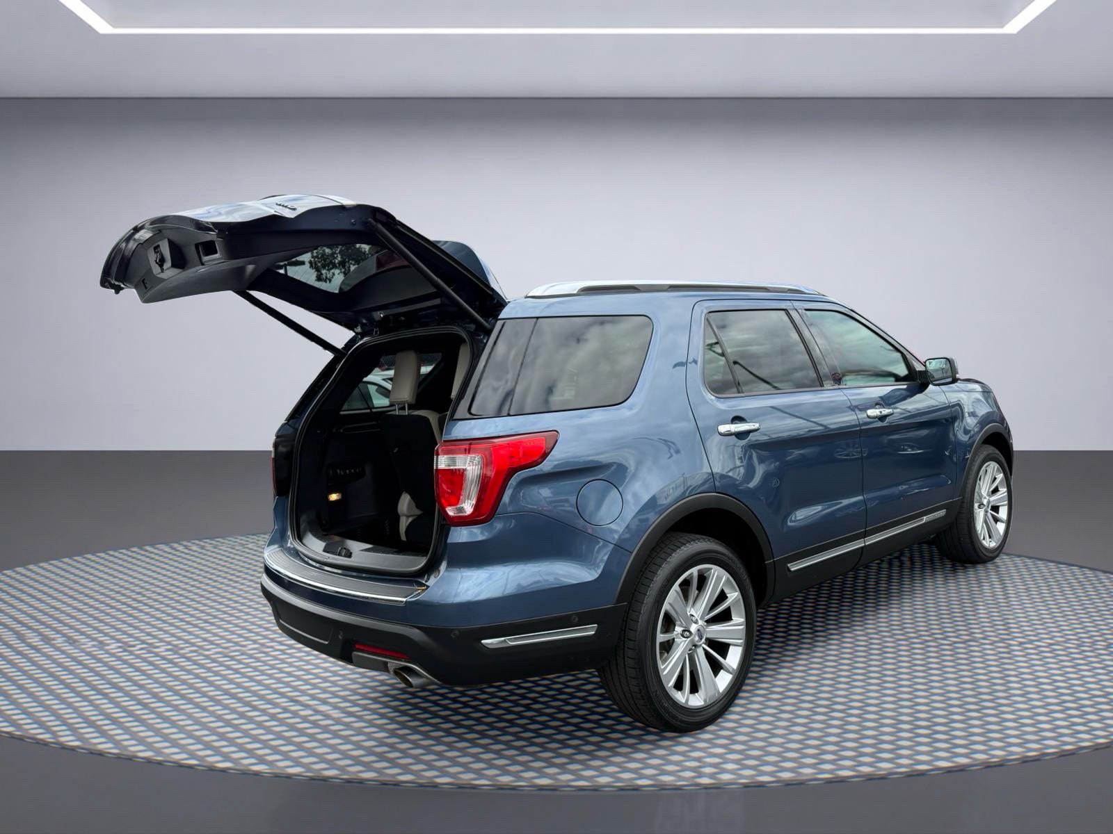 Used 2018 Ford Explorer Limited w/ Equipment Group 301A AWD/4WD image 7